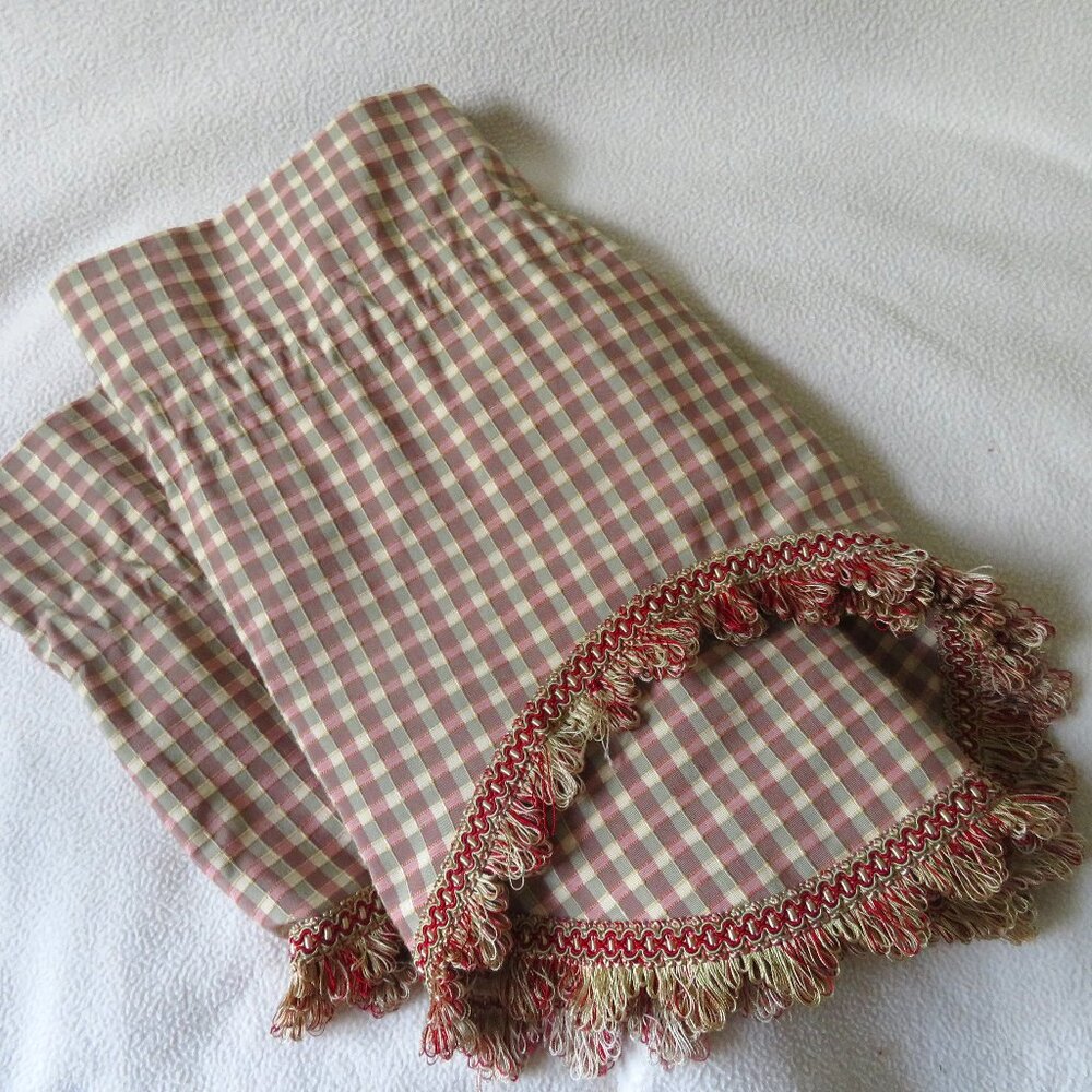 2 Checkered Scalloped Valances